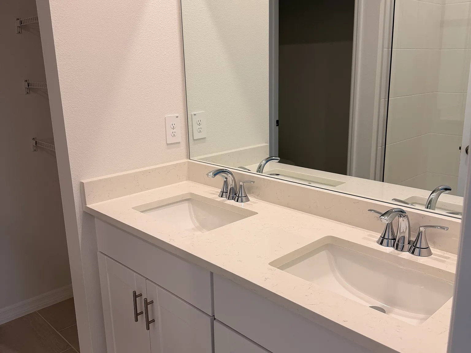 4 bed, 1607 sqft, $2,400 — Photo 4