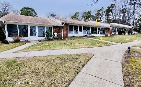 3rd image of 881C Balmoral Ct