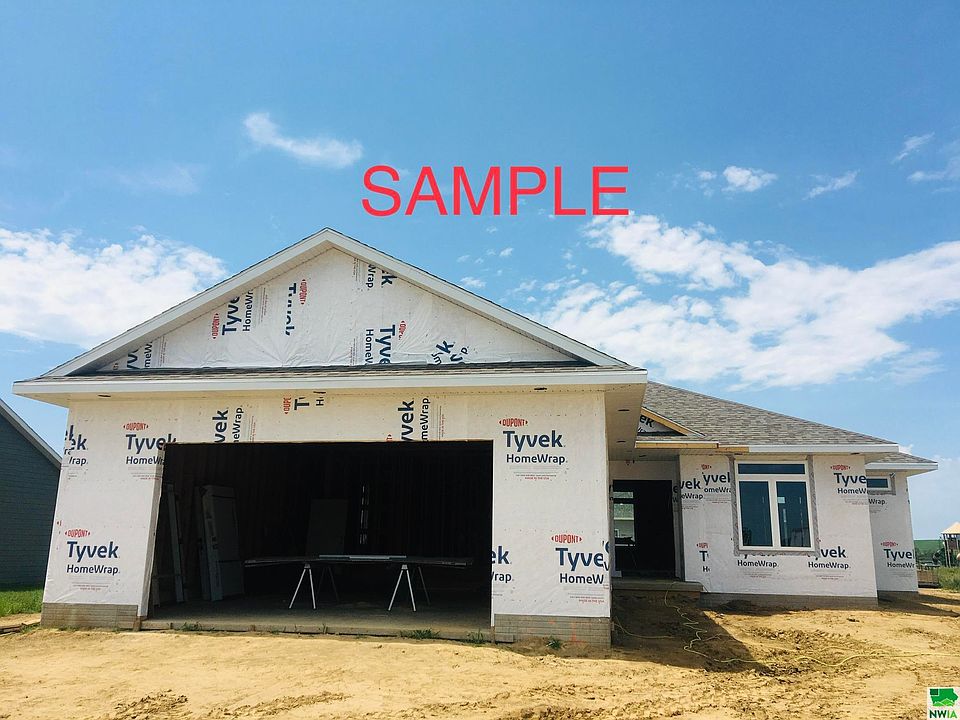 1st image of 820 Paige Pl