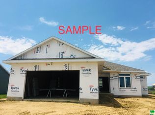 820 Paige Pl, Moville, IA 51039