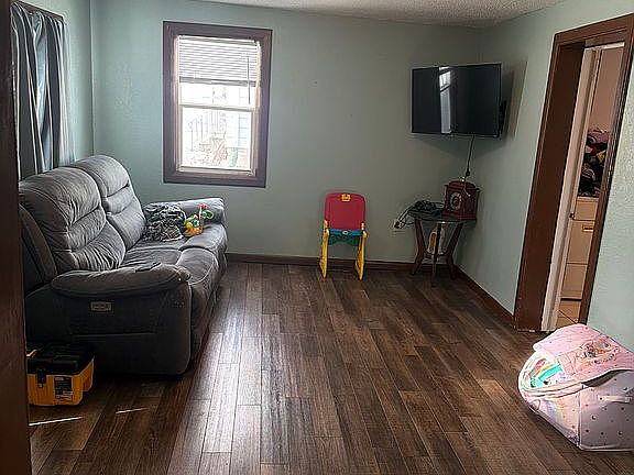 5th image of 706 4th St