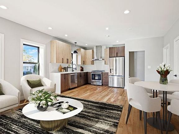 4th image of 6223 N Albany Ave #101