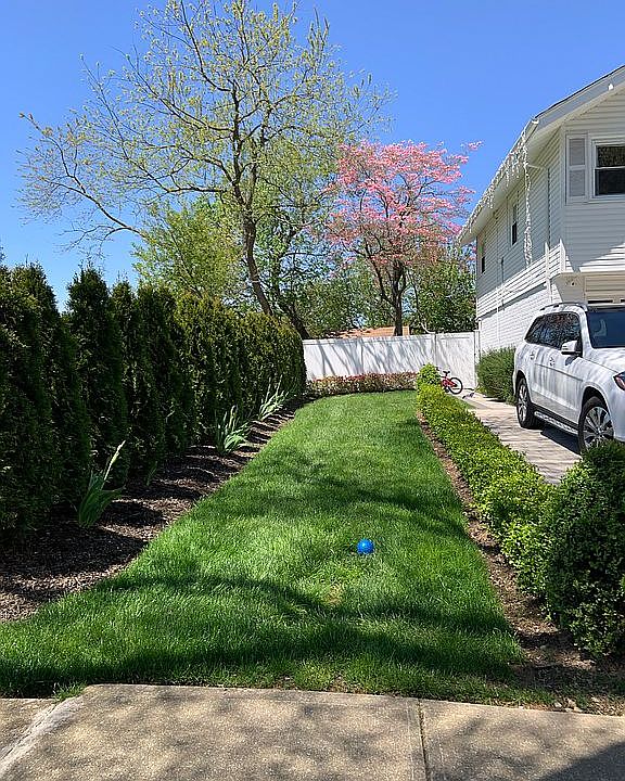 2nd image of 889 Baldwin Dr
