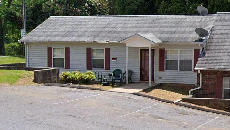 2nd image of 458 8th Ave SE