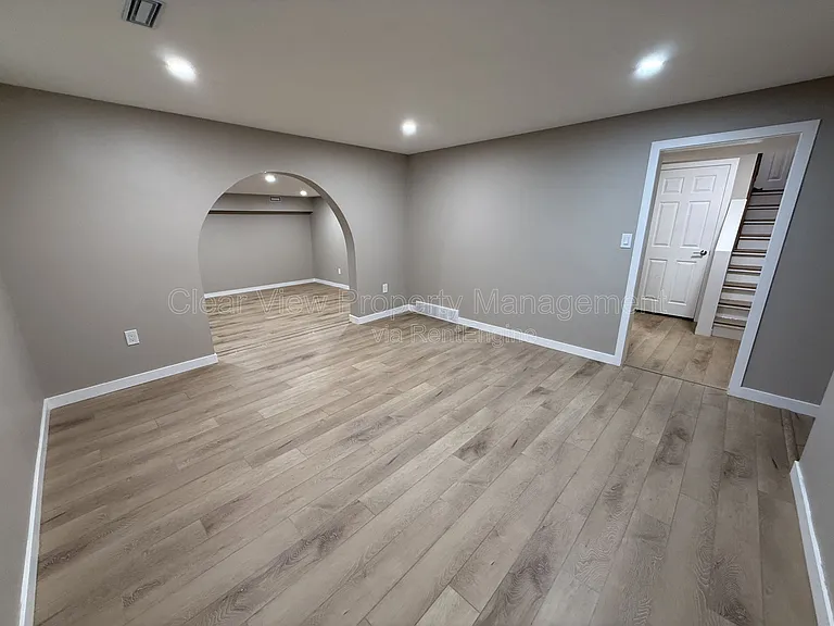 18 Trinity Pl W — Photo 23