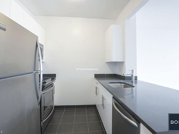 5th image of 4610 Center Blvd #2105