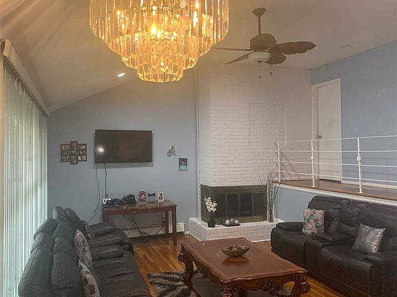 5th image of 3751 Dianne St