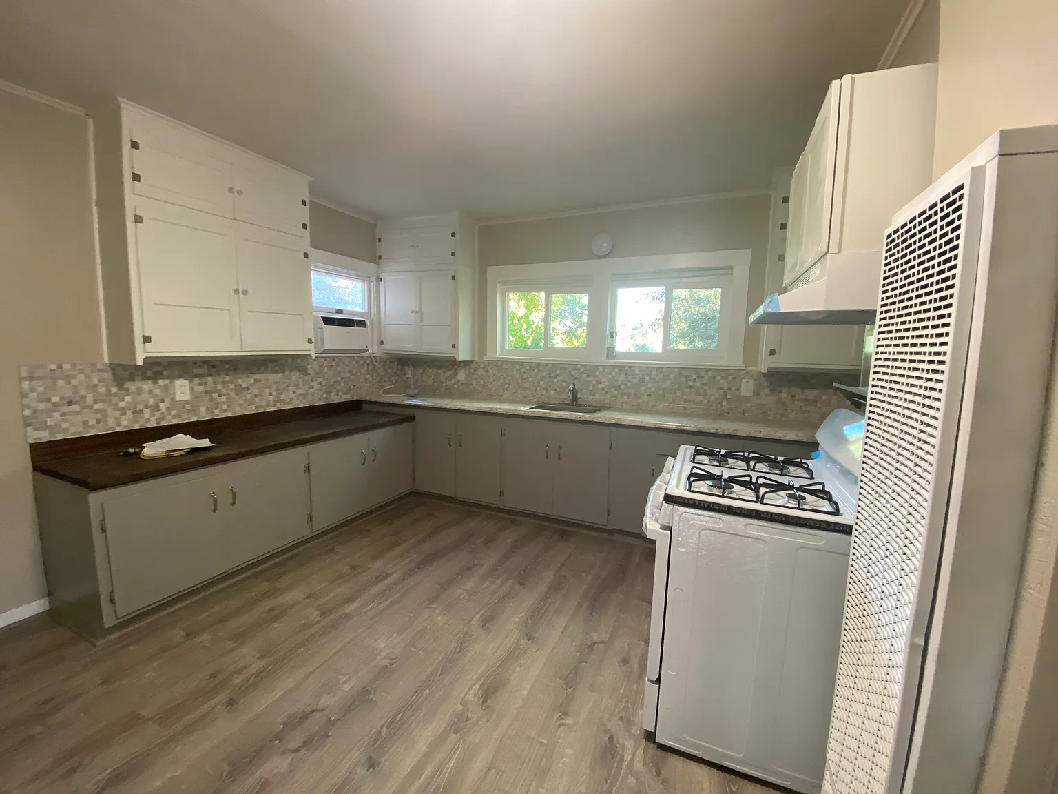 210 Russell St — Photo 1
