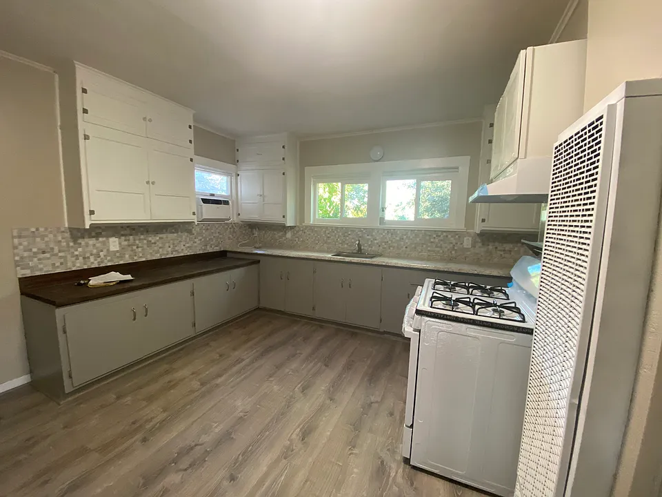 210 Russell St #5