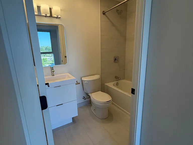 33 Erie Ave #508 — Photo 10