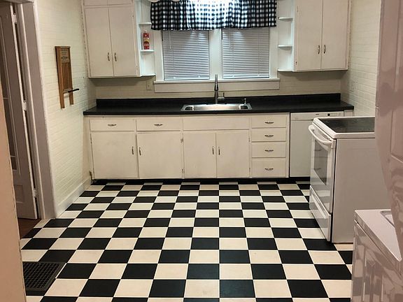 5th image of 703 S 5th St