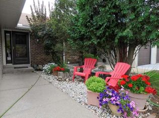 N49W36111 Nottingham Ln, Oconomowoc, WI 53066