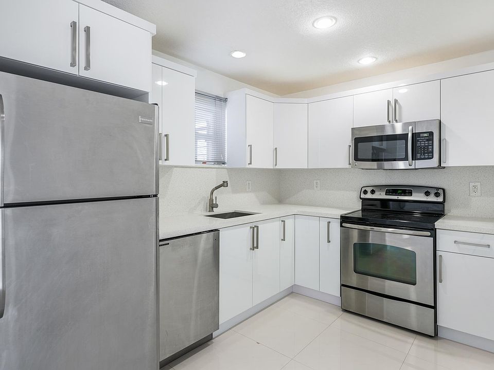 1st image of 411 SW 37th Ave APT 4C