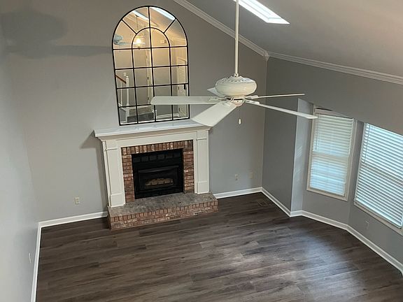 3rd image of 267 Woodcastle Dr