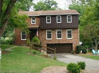 217 Carriage Ln, Pittsburgh, PA