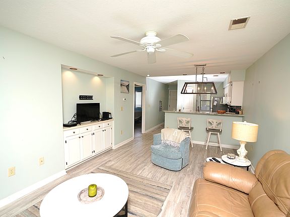 3rd image of 4109 Pinehurst Circle #EE7