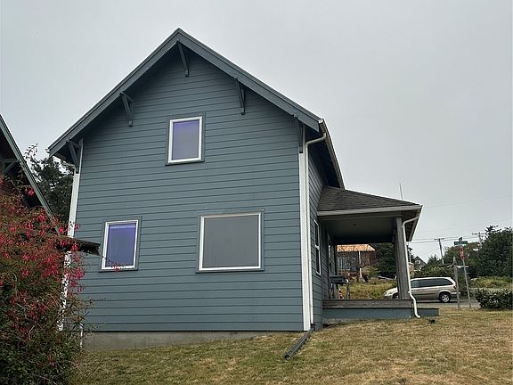 3rd image of 215 Elizabeth Ave NE