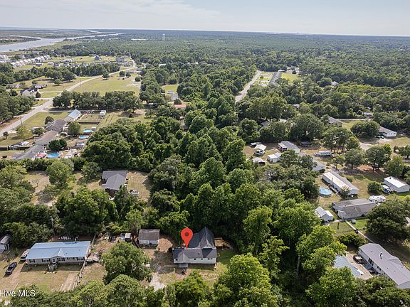 3rd image of 175 Peninsula Manor Road