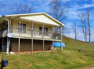 74 Summit Ln, Spencer, WV 25276