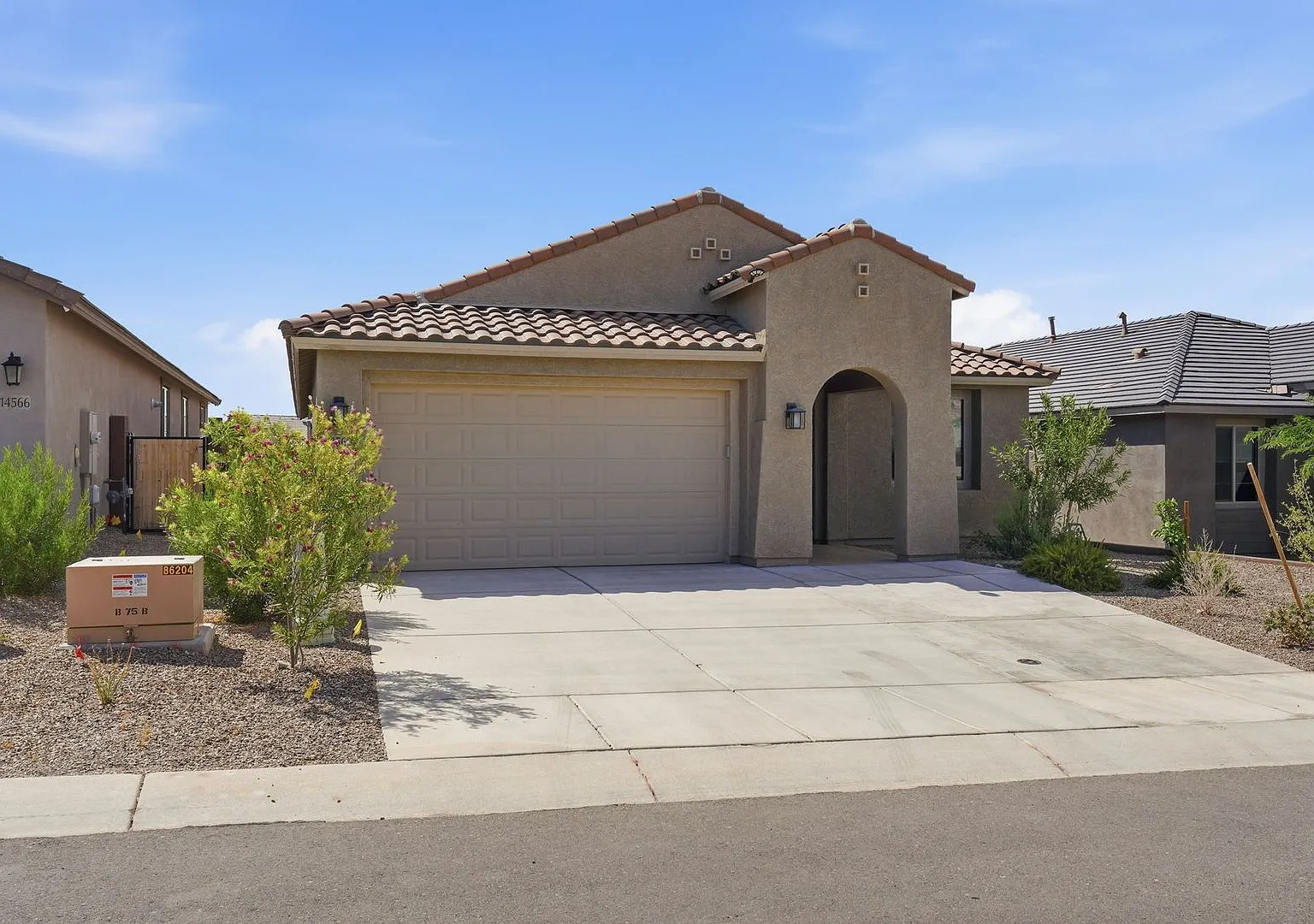 Upscale 4-Bedroom Marana Home Featuring Expansive Kitchen & Covered Patio — Photo 3