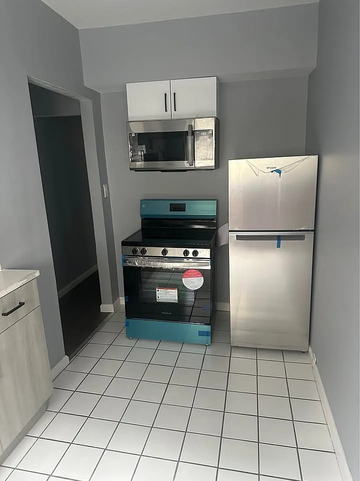 2 bed, 500 sqft, $1,100 — Photo 2