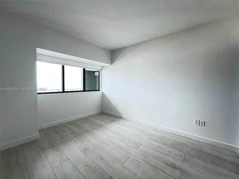 650 NE 32nd St #3305 — Photo 23