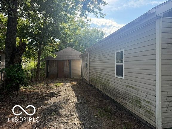 4th image of 3327 S Foltz St