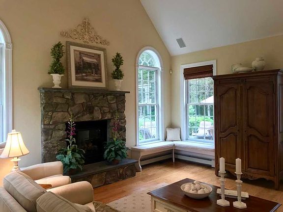 4th image of 14 Jacobs Ln