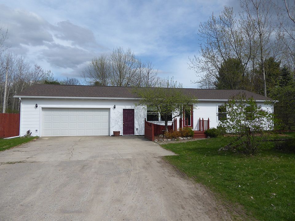  This stick built  three bedroom, 2 full bath ranch home is ready for you to call home. With 4.86 acres, a 28'x 24', 2 stall polebarn, shed,  a pond and with a 4 dog kennel with a fenced run, it will is ready for you to come and take a look. New in 2017 is the roof, gutters, siding and 3 external doors. 