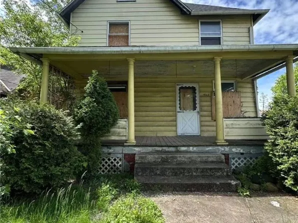 1942 4th St SE, Canton, OH 44707
