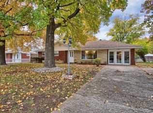 30 Crossroad Dr, Fairview Heights, IL 62208