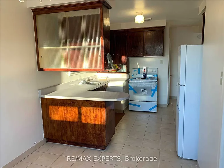 733 Markham Rd — Photo 7