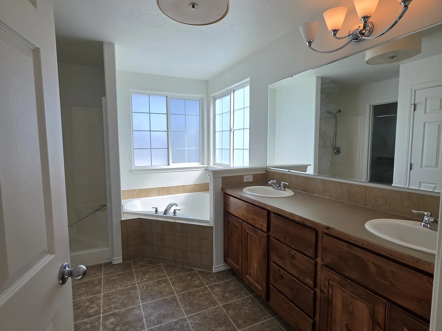 4 bed, 2194 sqft, $2,600 — Photo 2
