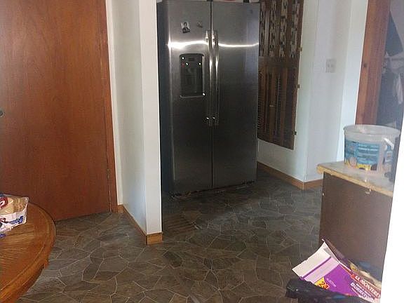 4th image of 525 Elm St