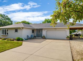65 W 18th St, Cochrane, WI 54622