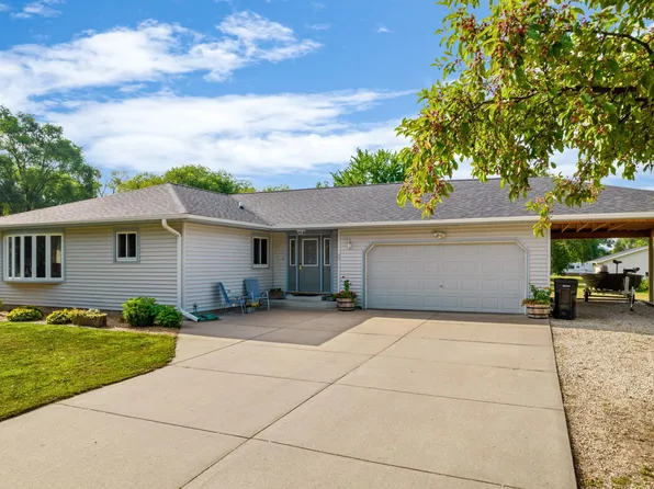 65 W 18th St, Cochrane, WI 54622