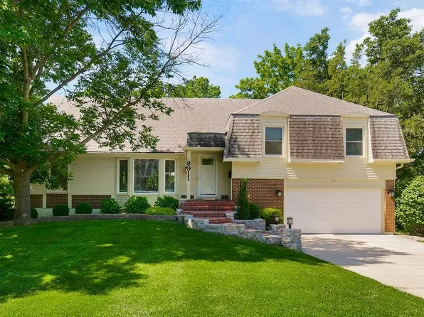 8911 W 104th St, Overland Park, KS 66212