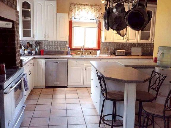 4th image of 19 Locust Ln
