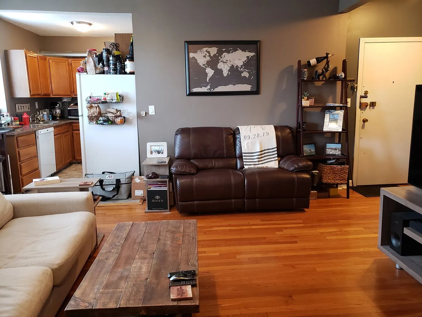 Nicely updated 2 bed with a parking spot included! — Photo 2