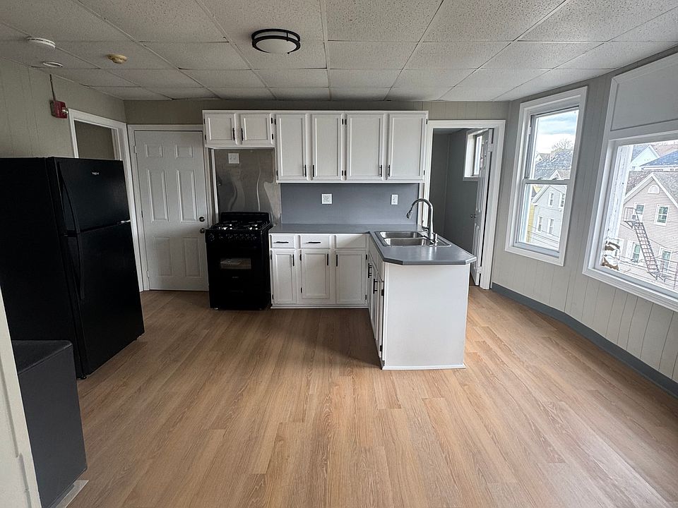 1st image of 190 Weld St #4