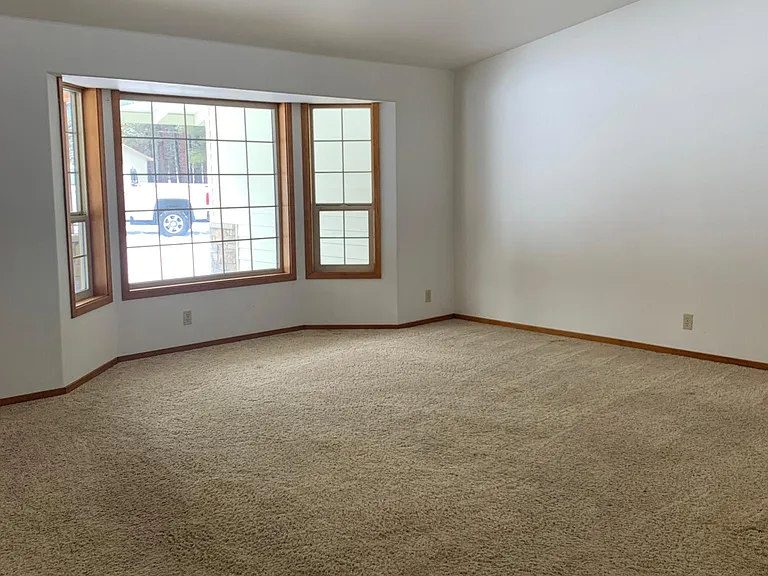 front living room, vaulted ceiling