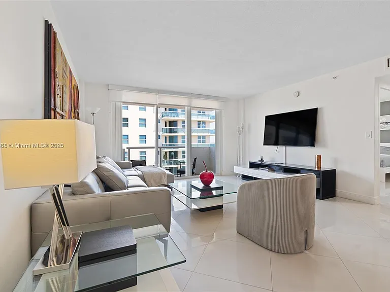 9195 Collins Ave #1103 — Photo 6