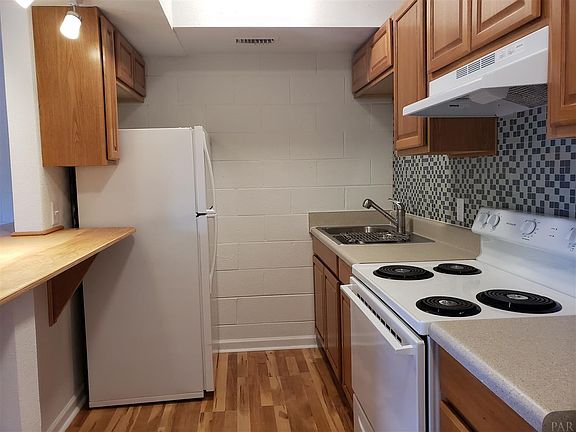 4th image of 1177 E Lloyd St APT 104