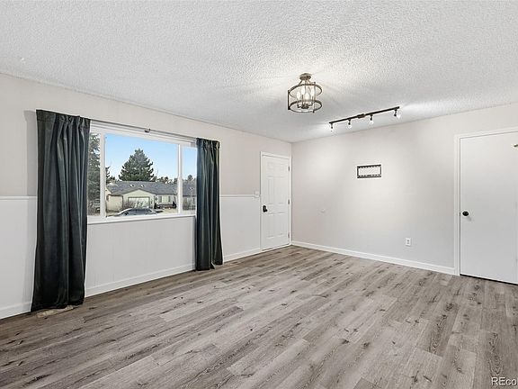 3rd image of 1371 Columbine Drive