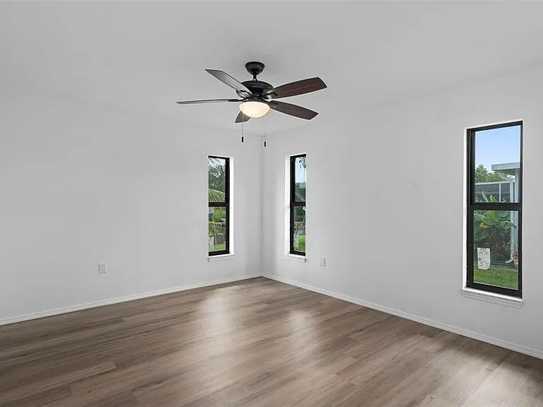 9910 Island Harbor Dr #A — Photo 29
