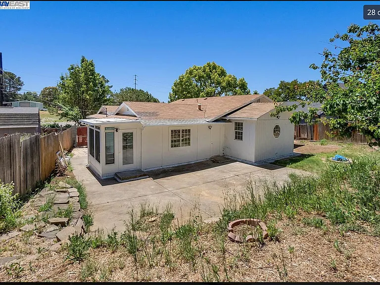 1146 Lewis Ave — Photo 25
