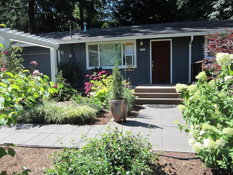 2nd image of 3230 SW Nebraska St