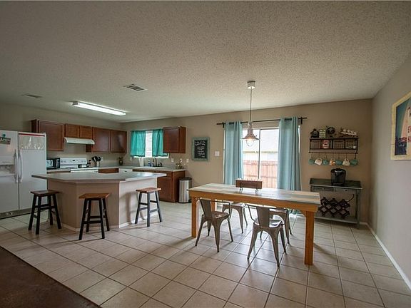 5th image of 541 Cantebury Park Ln