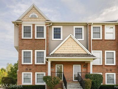 700 Eagle Dr, Fenton, MI, 48430