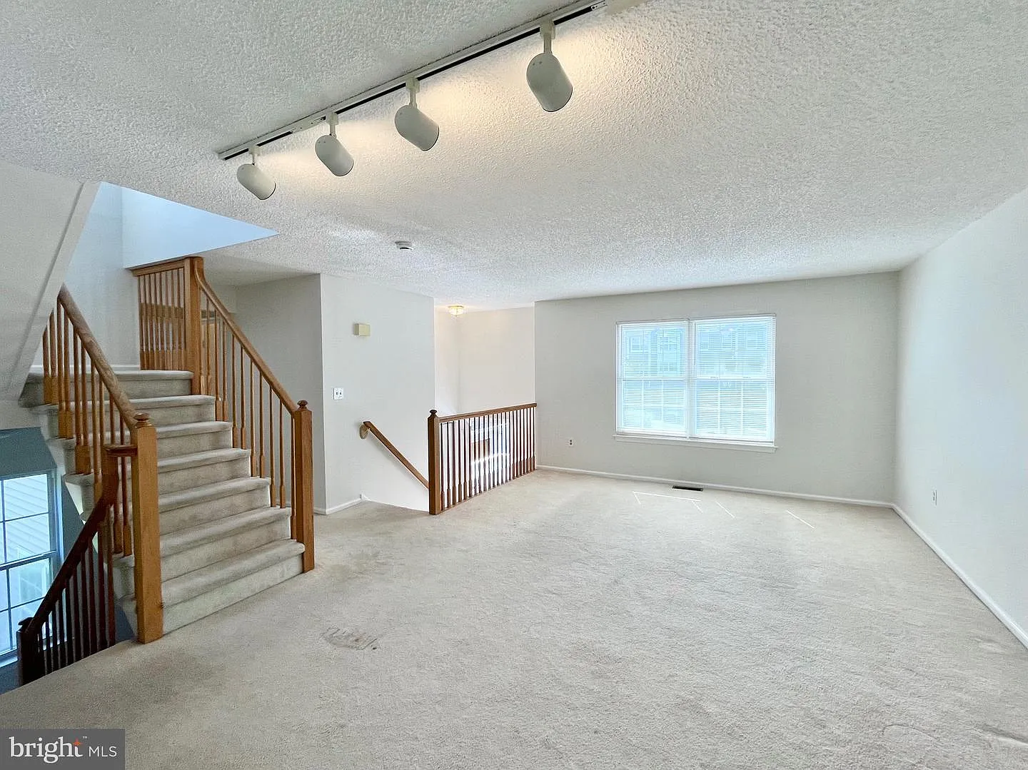 3 bed, 2240 sqft, $3,800 — Photo 4